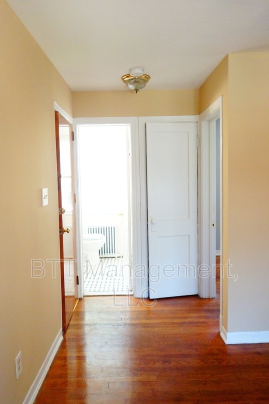 Building Photo - 8400 Greenwood Ave