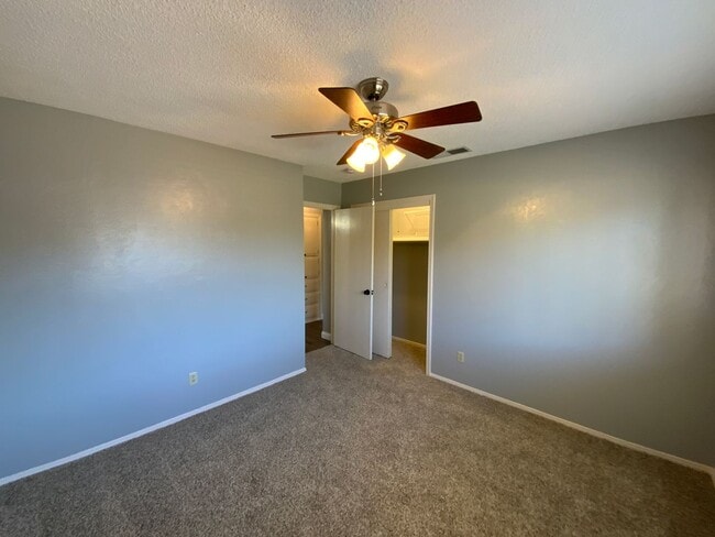 Building Photo - 3 Bedroom Single Story Home Available Near Louisiana Blvd NE & Candelaria Rd NE!