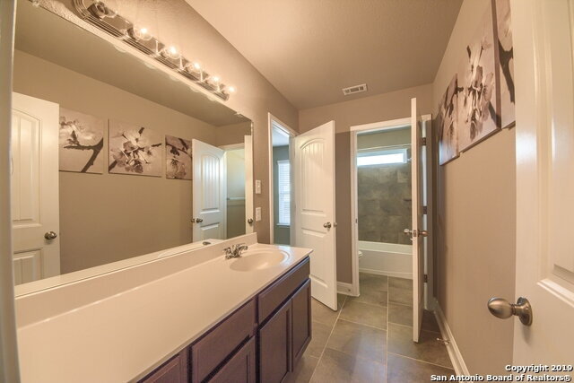 Building Photo - Stunning Home in Alamo Ranch Location!!