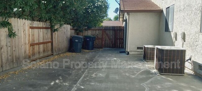 Building Photo - 3210 Mustang Cir