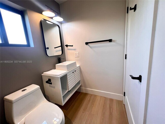 Building Photo - 8753 SW 34th St