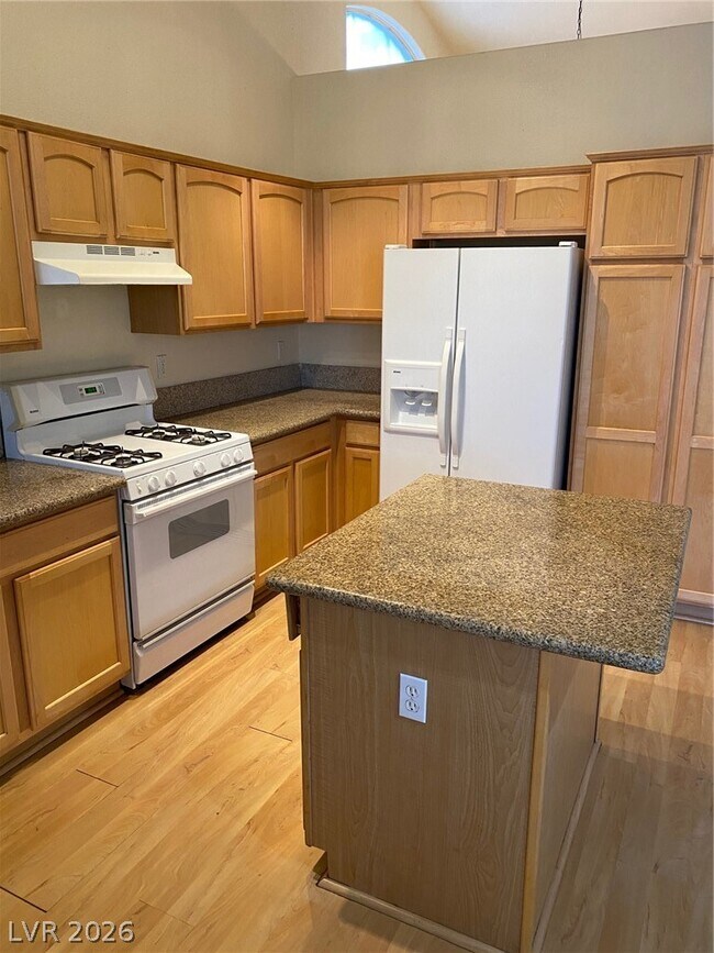 Building Photo - 7565 Splashing Rock Dr