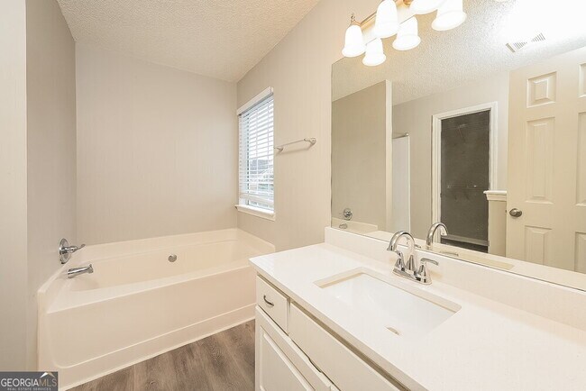 Building Photo - 545 Wyntuck Dr