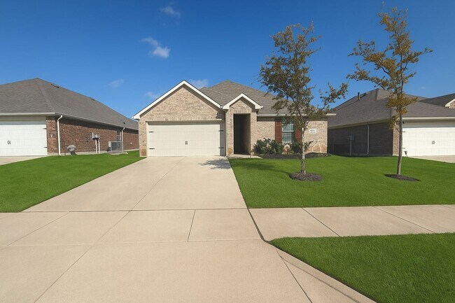 Building Photo - Beautiful 3-Bedroom Modern Home with Cover...