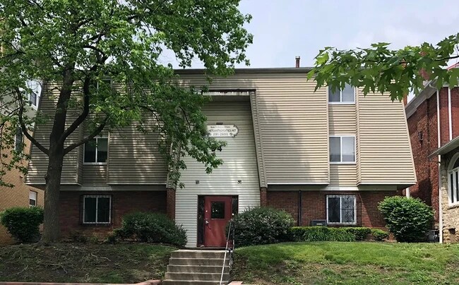 Building Photo - 94 E 18th Ave