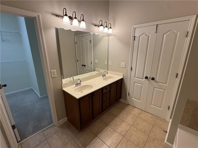 Building Photo - 5055 Hastings Terrace