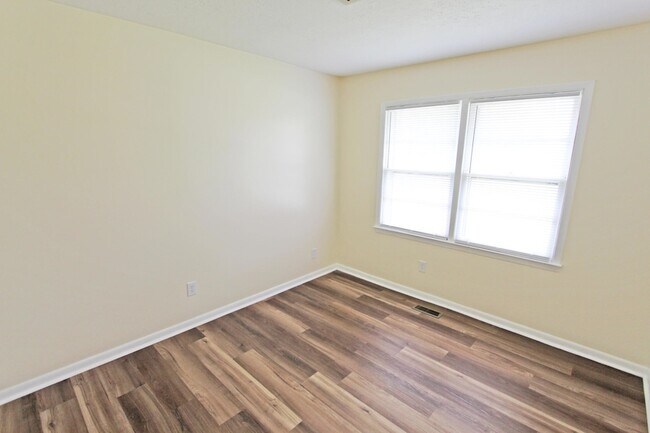 Building Photo - 401 Windridge Dr