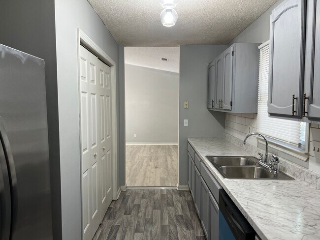 Building Photo - Really Cute Home in Lake Wildwood