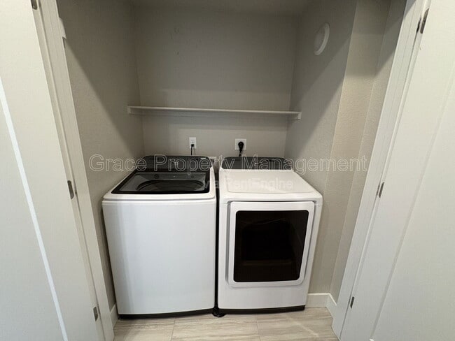 Building Photo - 1585 W 68th Ave