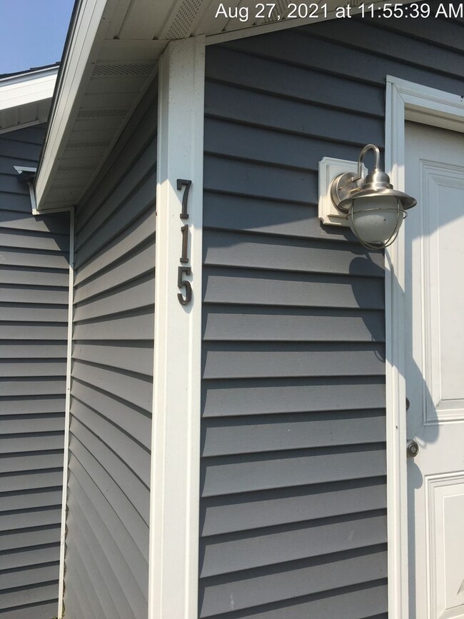 Building Photo - 4 bedroom Country home in Wellsville.  Available in November! Half off November pro rate rent