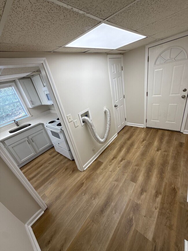 Building Photo - 1329 Watts Rd