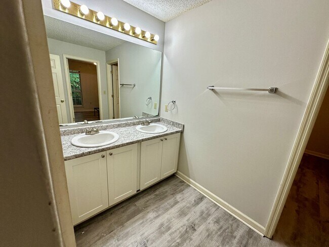 Building Photo - Tillman Place, 523