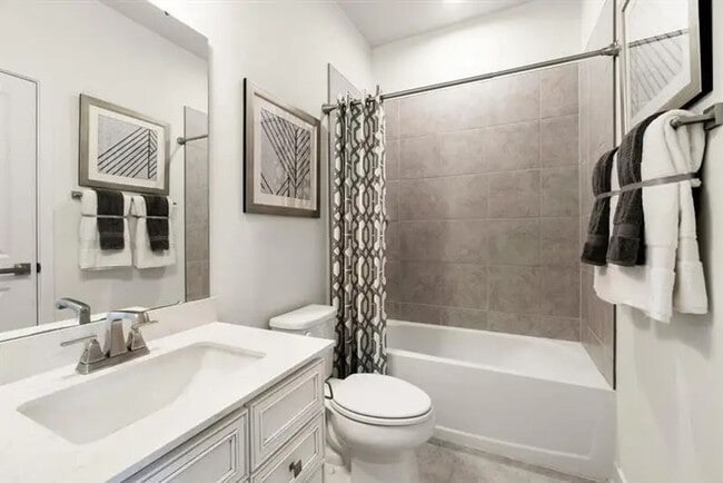 Building Photo - Stunning Luxury 4BR 3BA Home w/ Granite Island • Remodeled Kitchen • 2-Car Garage in Charlotte