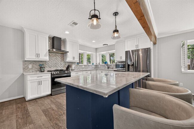 Building Photo - 23011 Fox Hunt Dr