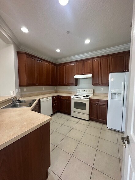 Building Photo - 11565 Mizzon Dr #821