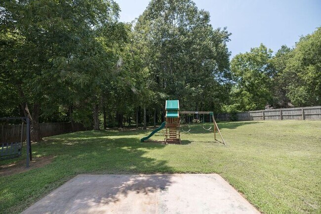 Building Photo - 453 Reba Ct