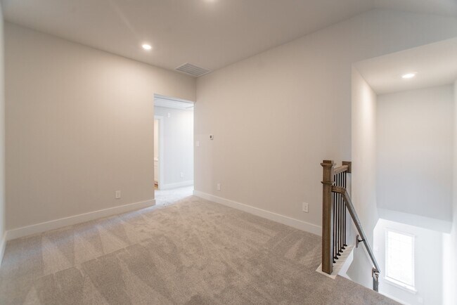 Building Photo - 10530 Preserve Wy