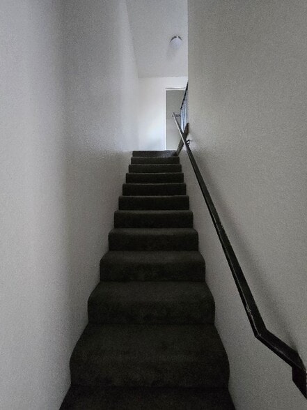 Building Photo - 1412 E 9th St