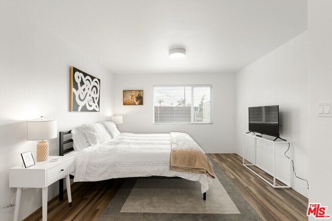 Building Photo - 460-460 N Alfred St