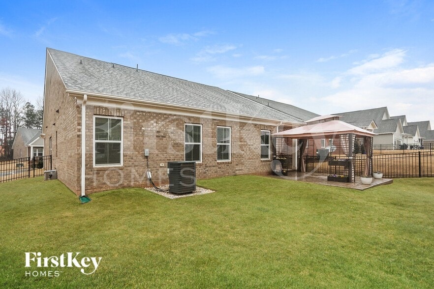 Building Photo - 6425 Brighton Park Dr