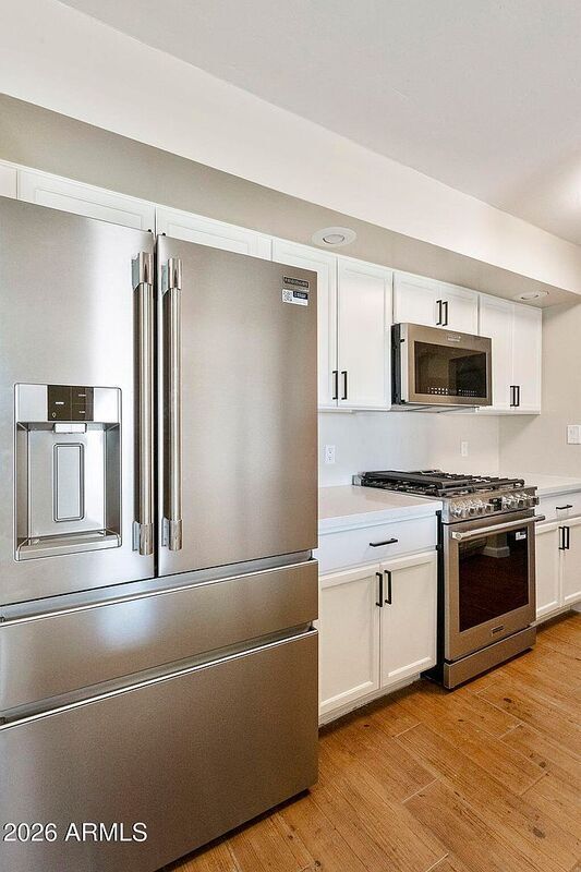 Building Photo - 539 W 17th St