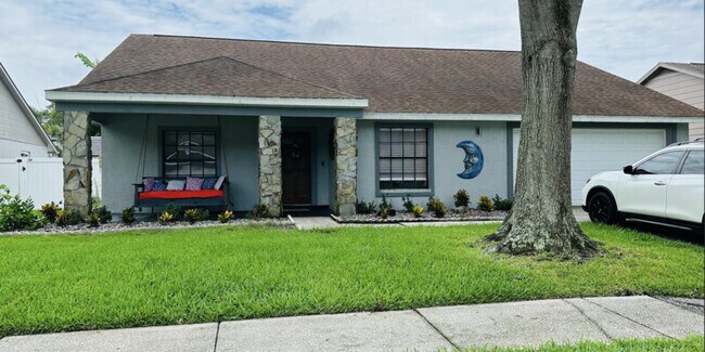 Primary Photo - Redcliff Dr