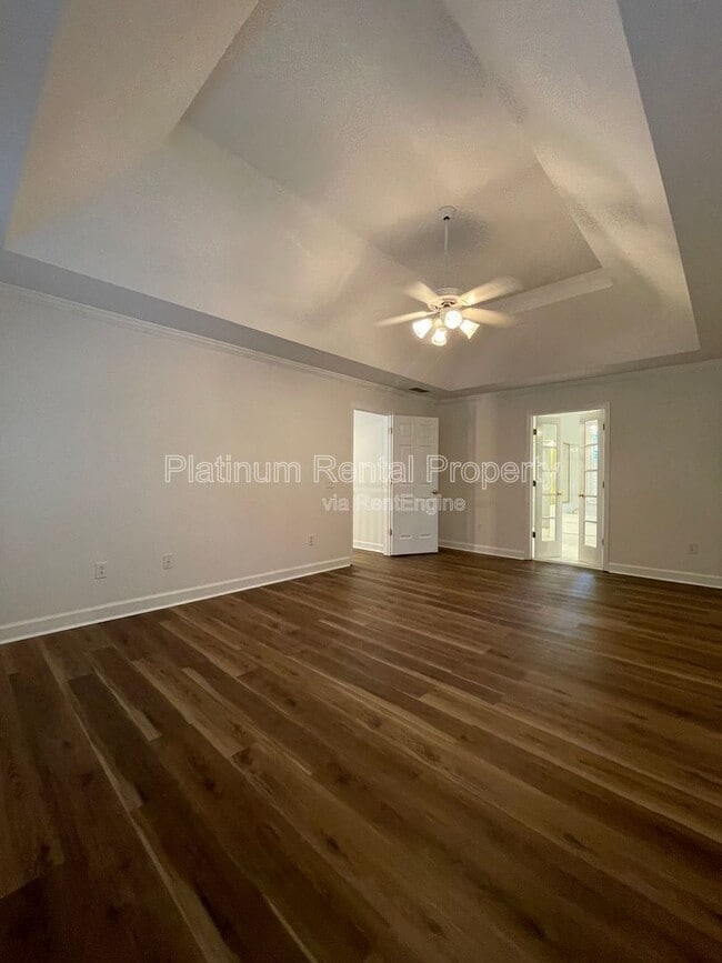 Building Photo - 870 Ingleside Dr