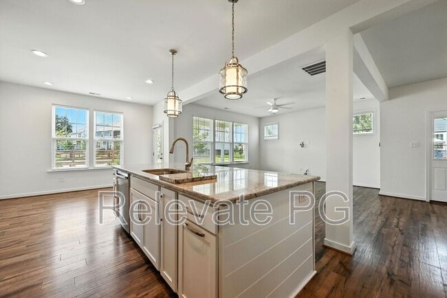 Building Photo - 9893 Honeybee Dr