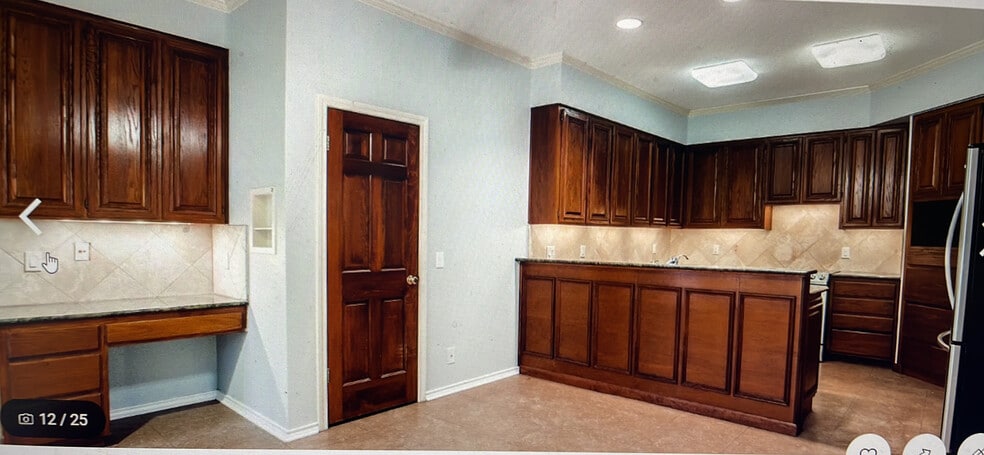 Butlers pantry - 8000 Donore Pl