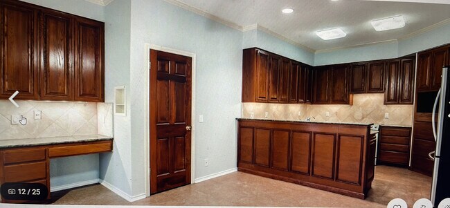 Butlers pantry - 8000 Donore Pl