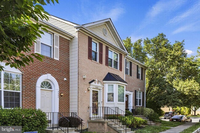 Building Photo - This beautiful 3-bedroom townhome is nestl...