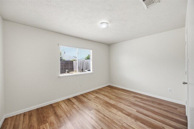 Building Photo - 2619 Dylans Crossing Dr