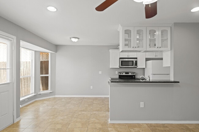 Building Photo - 13447 Castilian Dr