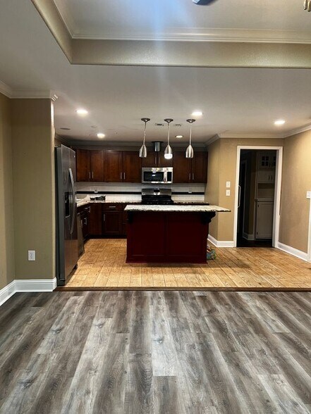 Building Photo - 1415 E Denman Ave