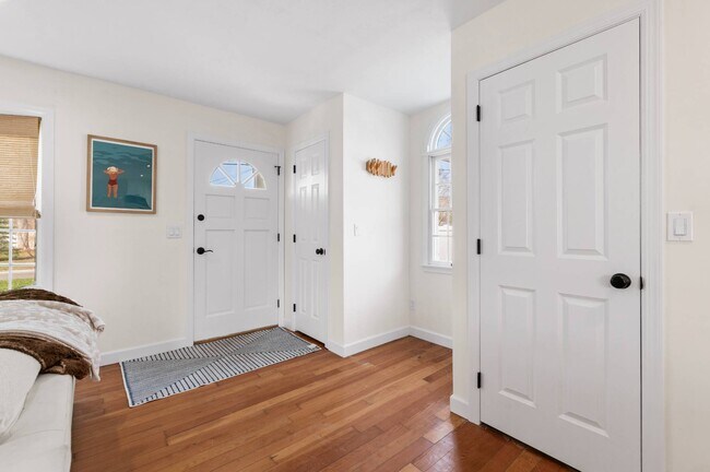 Building Photo - 7 Whiting Rd