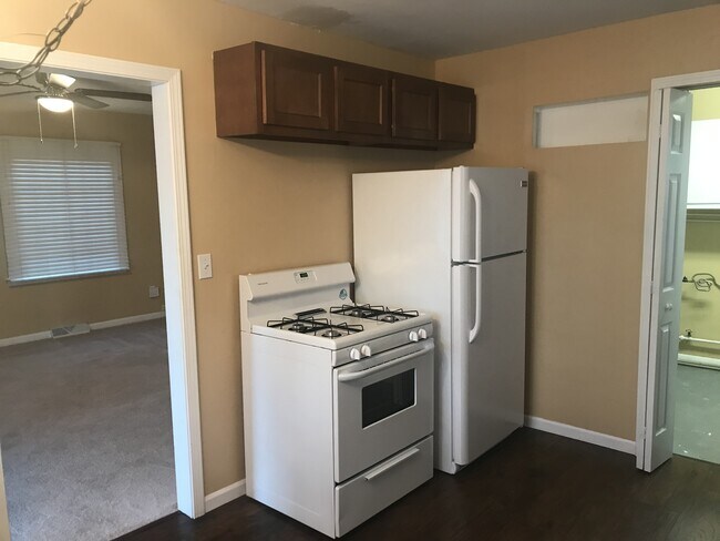 Building Photo - Beautiful Move in Ready 2Bed/1Bath