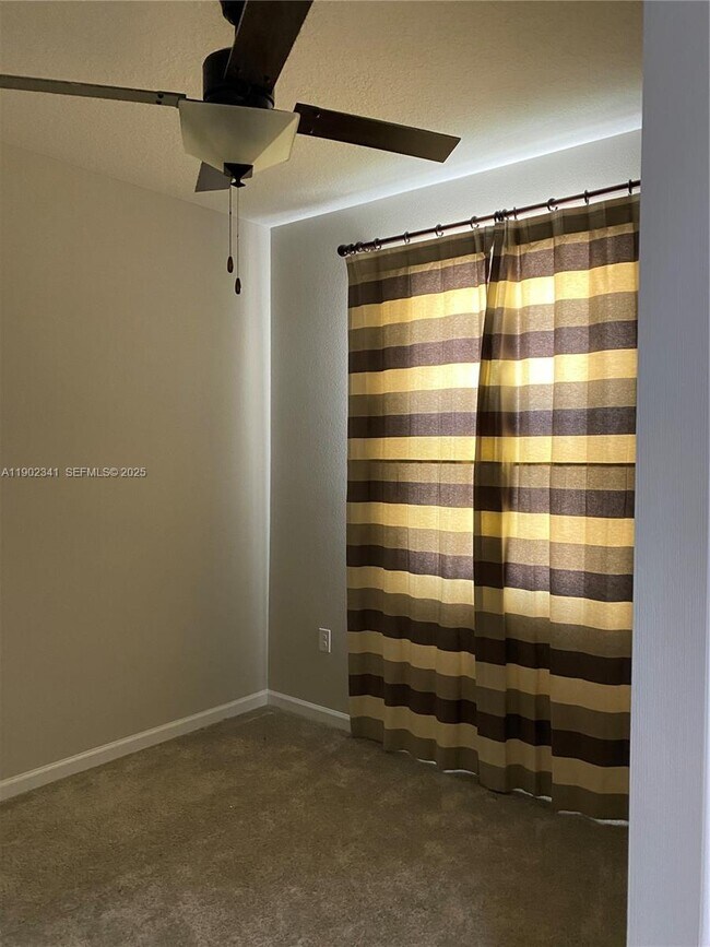 Building Photo - 125 Lake Smart Cir