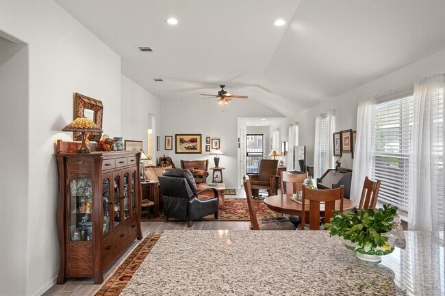 Building Photo - 128 Riverhill Dr