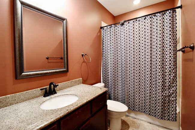 Building Photo - 5528 S Indiana Ave