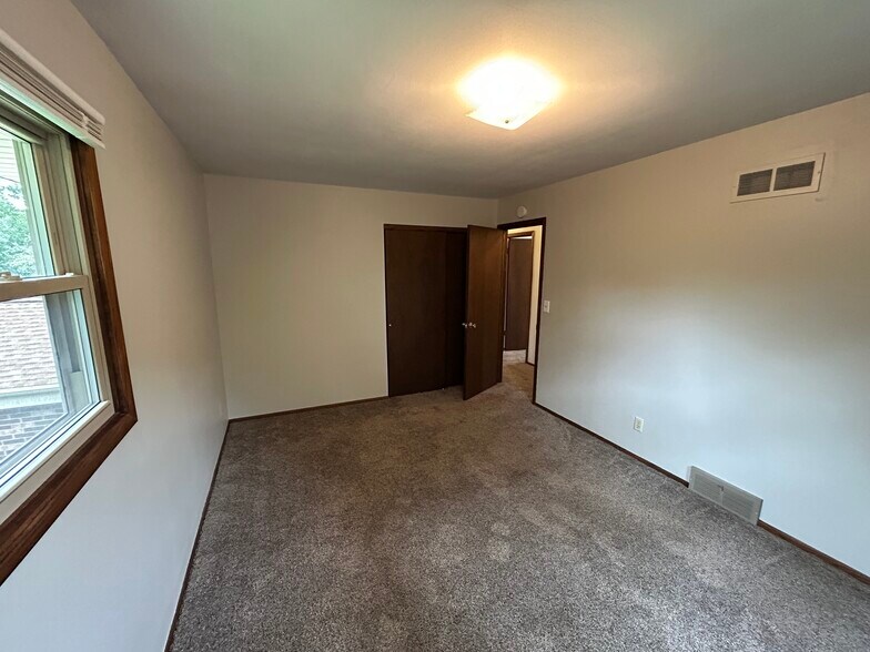 Building Photo - 2709 Albany Ct