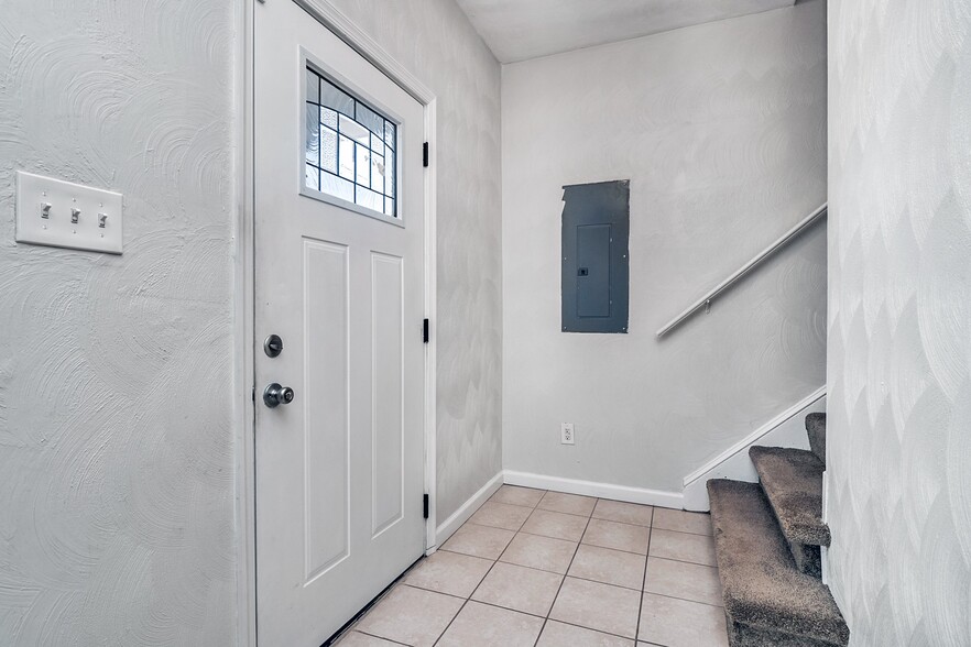 Building Photo - 1552 Fleetwood Ave