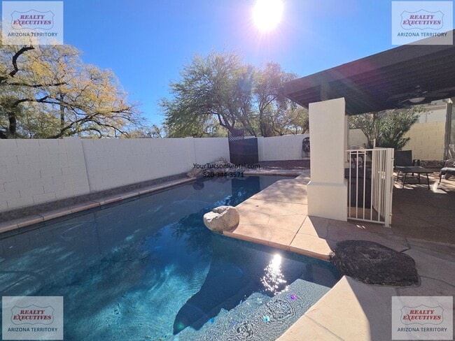 Building Photo - NE off Wrightstown & Pantano 3/2 with pool, patio and loads of upgrades