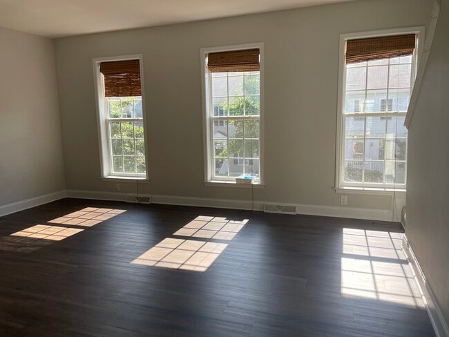 Building Photo - 127 Summer Ln