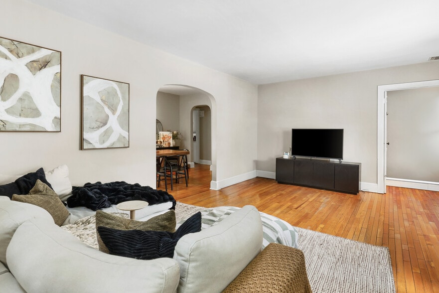 Building Photo - 37 Waverly Pl