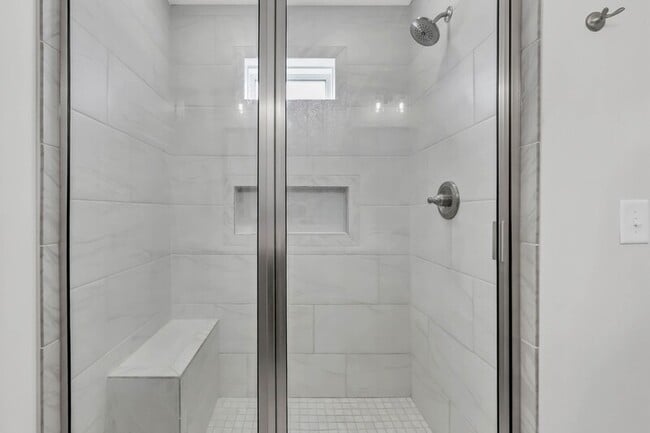 Building Photo - 441 Pomeroy Dr