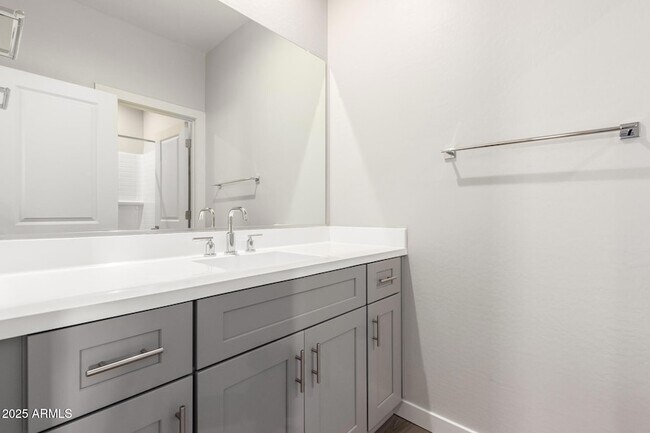 Building Photo - 1531 W Sierra Vista Dr