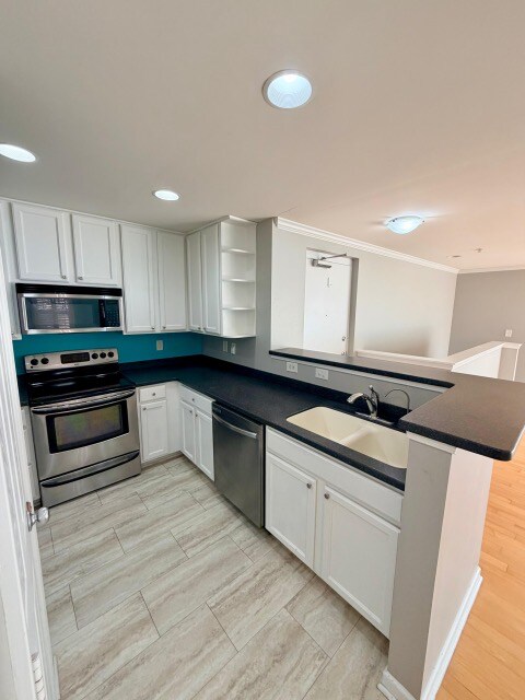 Building Photo - 607 Raphael Place