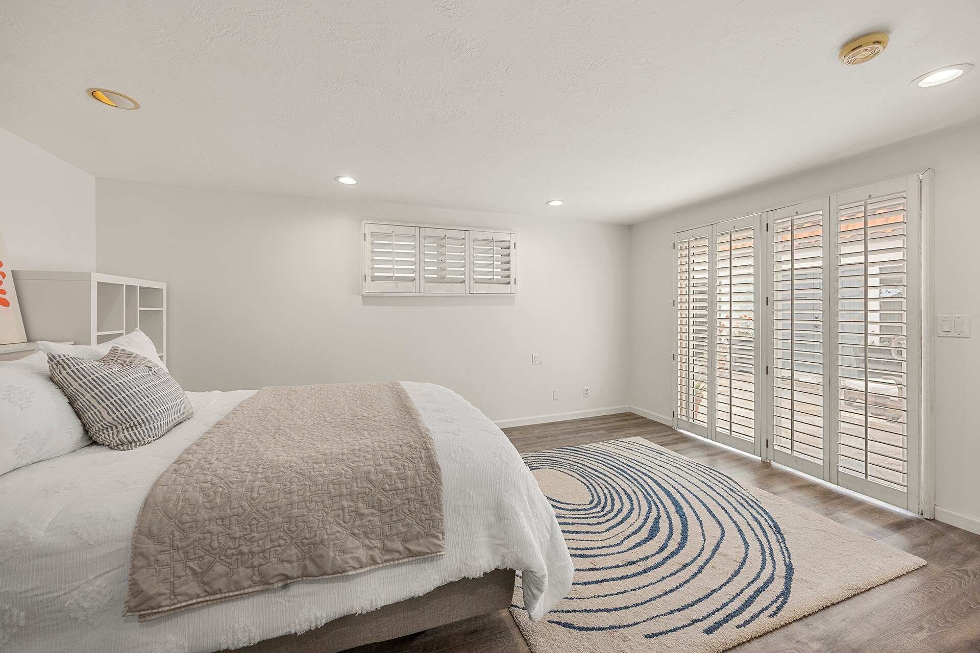 Primary Bedroom, doors to courtyard - 19112 Colchester Ln