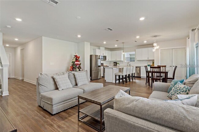 Building Photo - 30555 Thunderbird Dr