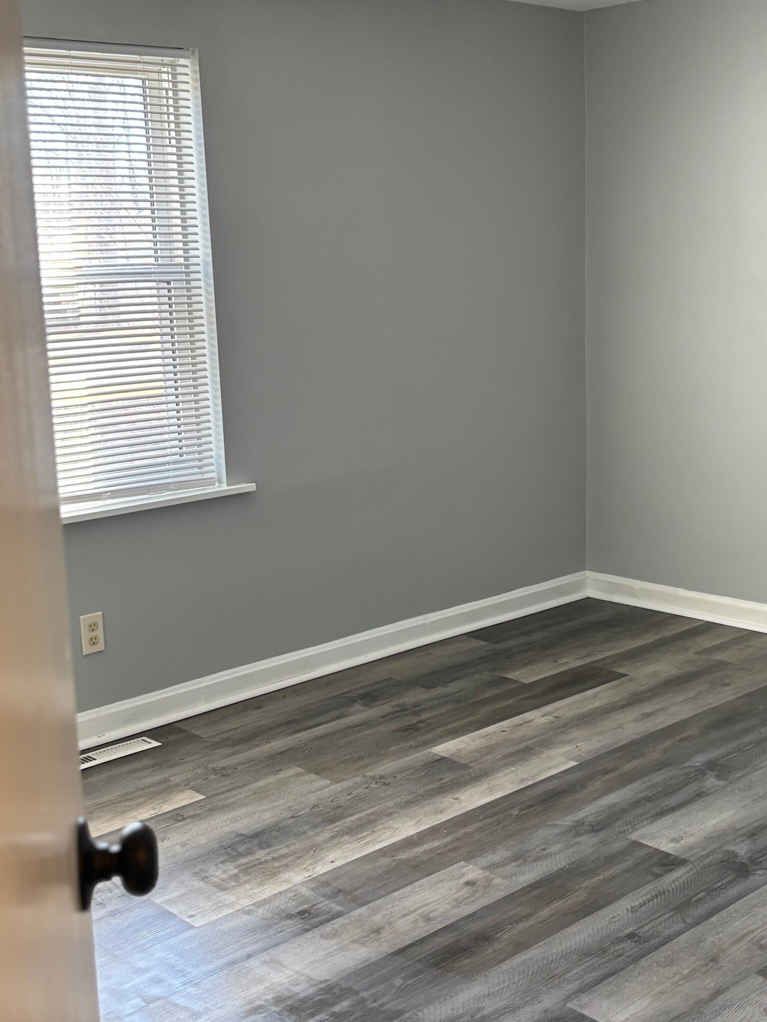 Building Photo - 3967 Pharo Dr